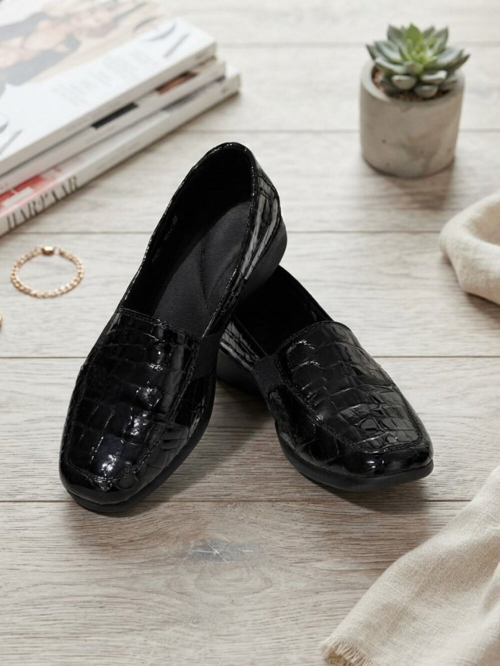 Clarks Black Patent Croc Embossed Slip On Loafer 8.5W